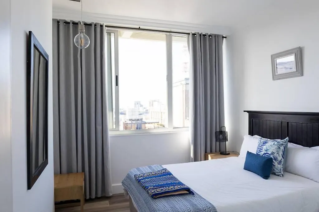 Modern, Trendy And Comfortable 2 Bedroom Apartment In Città del Capo