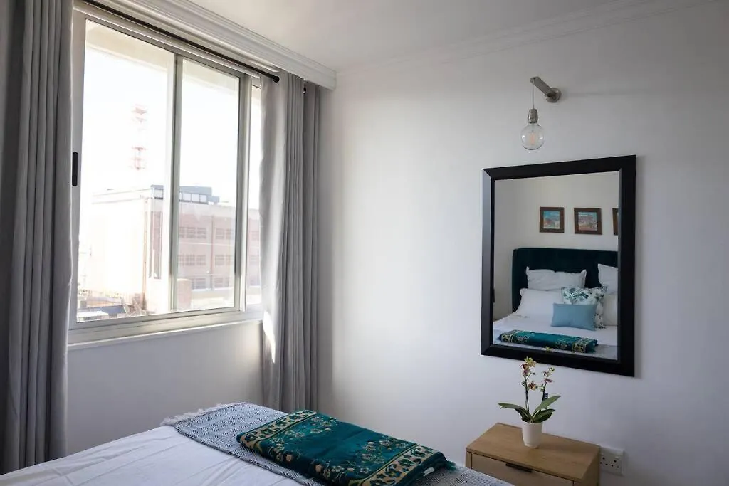 Modern, Trendy And Comfortable 2 Bedroom Apartment In Città del Capo
